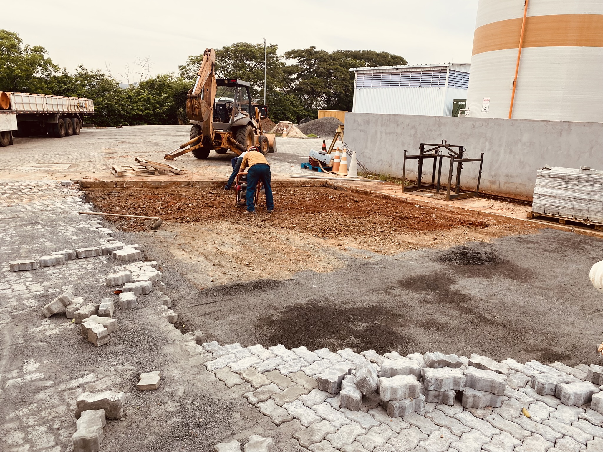 PISO INTERTRAVADO DE CONCRETO PARA TRÁFEGO PESADO - foto 31