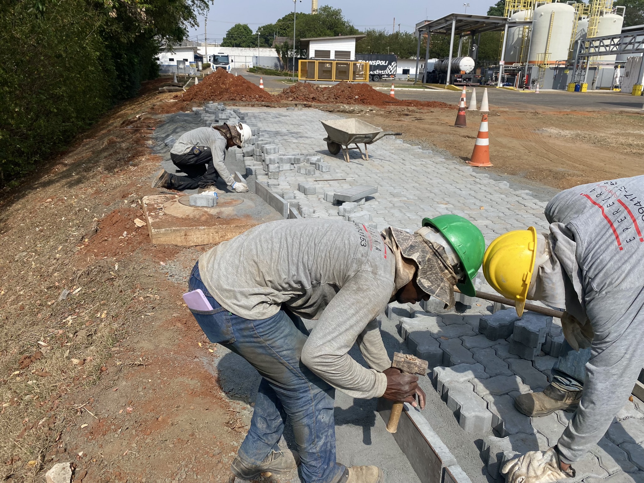 PISO INTERTRAVADO DE CONCRETO PARA TRÁFEGO PESADO - foto 16