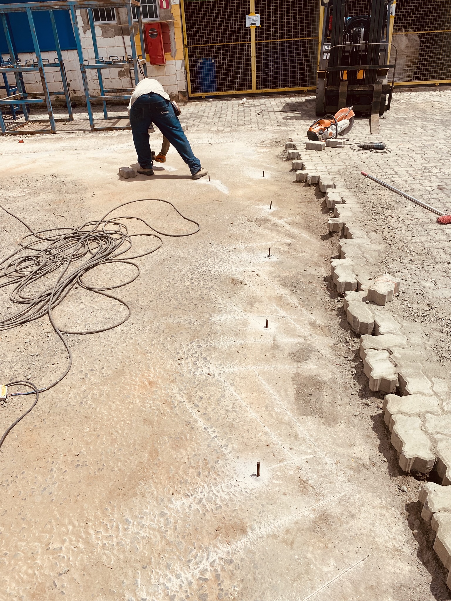 PISO INTERTRAVADO DE CONCRETO PARA TRÁFEGO PESADO - foto 35