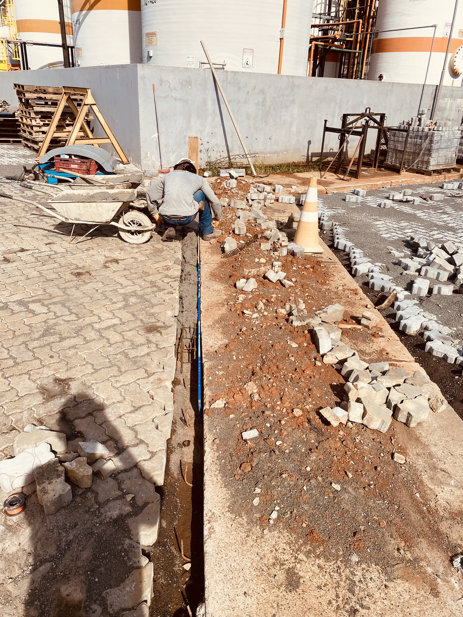 PISO INTERTRAVADO DE CONCRETO PARA TRÁFEGO PESADO - foto 36