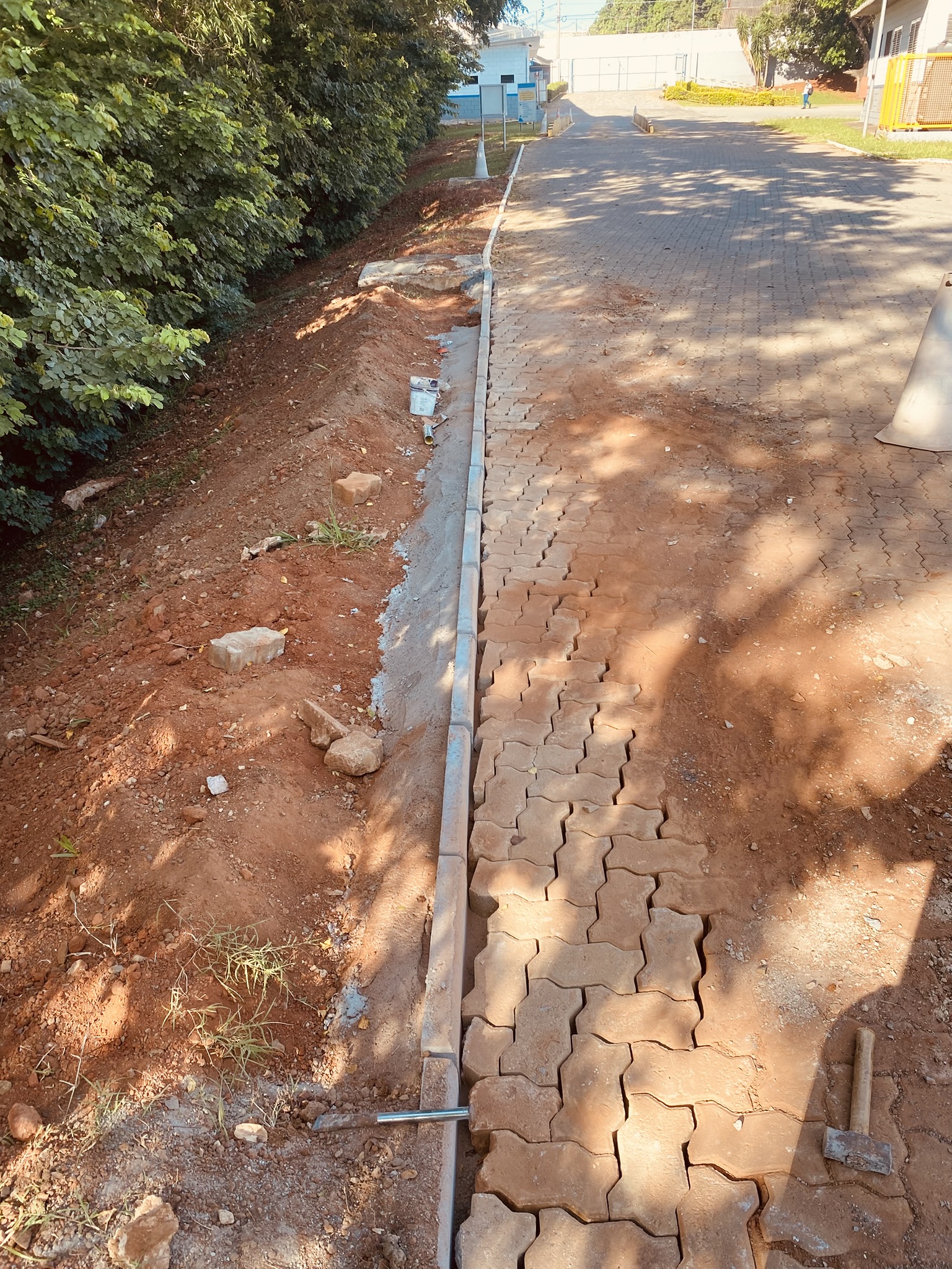 PISO INTERTRAVADO DE CONCRETO PARA TRÁFEGO PESADO - foto 38