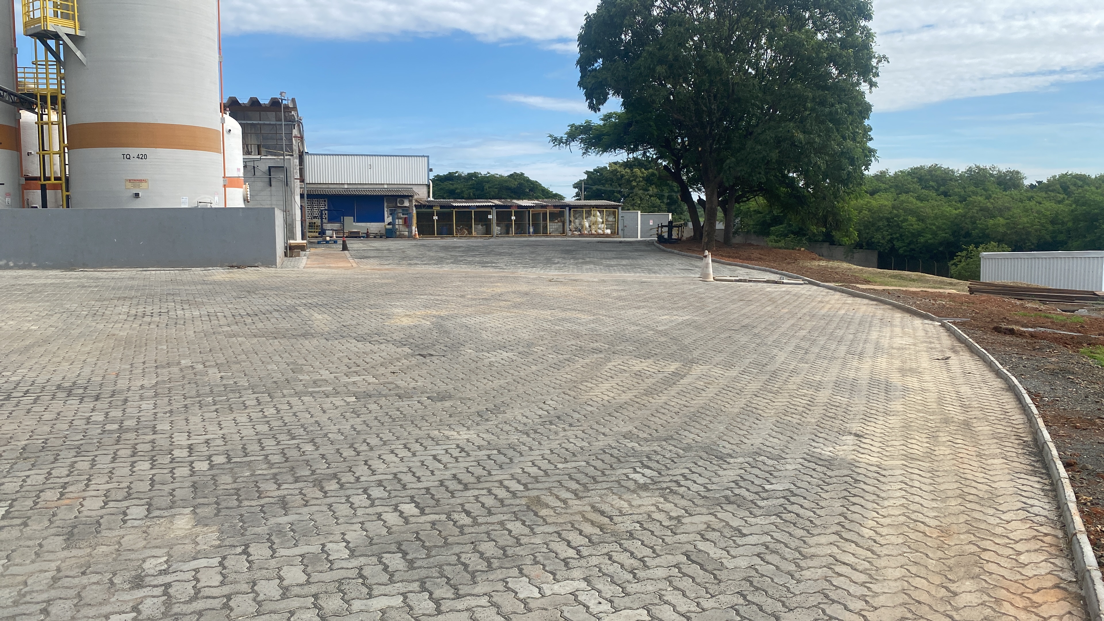 PISO INTERTRAVADO DE CONCRETO PARA TRÁFEGO PESADO - foto 5