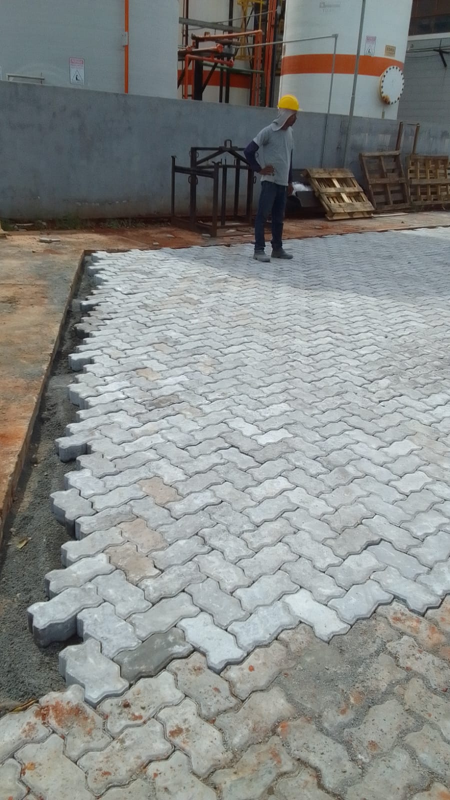 PISO INTERTRAVADO DE CONCRETO PARA TRÁFEGO PESADO - foto 1