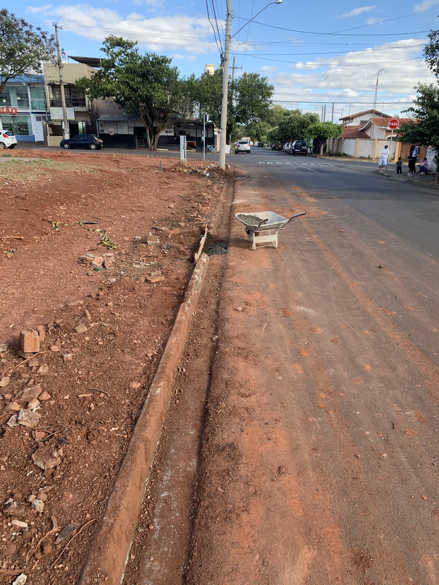 REFORMA DE GUIAS DE CONCRETO EM PRAÇA PÚBLICA - foto 14