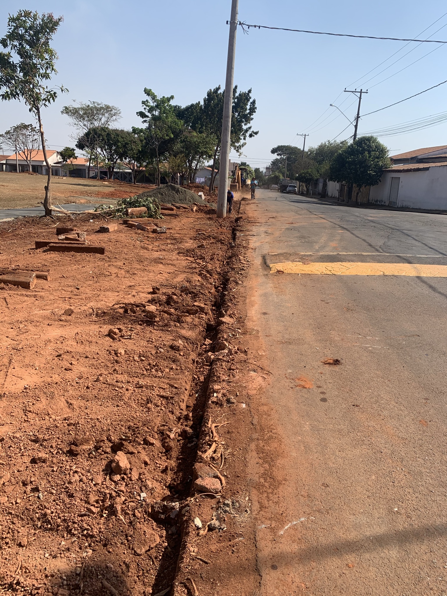 REFORMA DE GUIAS DE CONCRETO EM PRAÇA PÚBLICA - foto 11