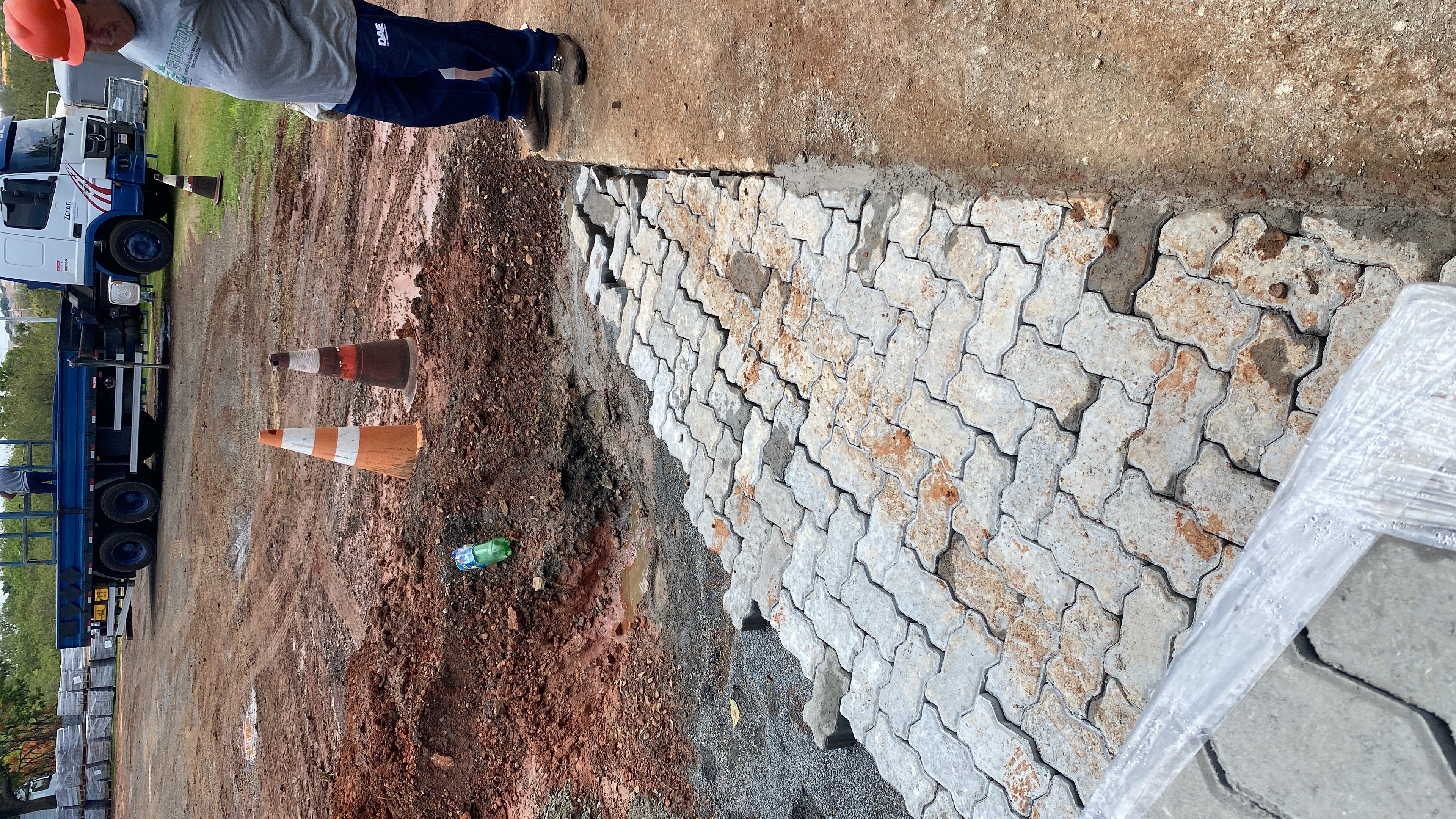 PISO INTERTRAVADO DE CONCRETO PARA TRÁFEGO PESADO - foto 6